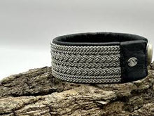 Lade das Bild in den Galerie-Viewer, Lederarmband by saami crafts
